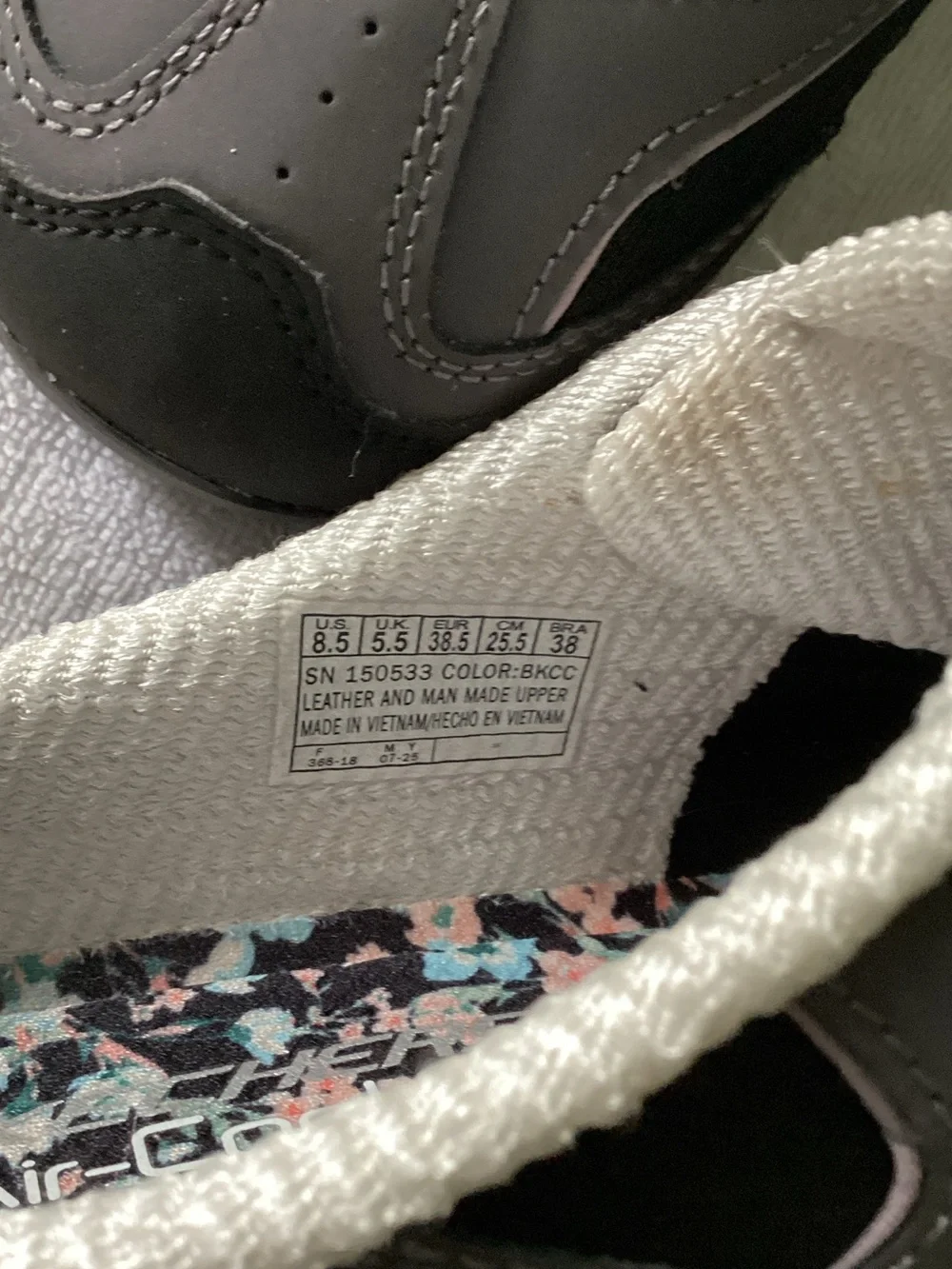 Skechers D'Lites Women's Gray and Pink Slip-On Memory Foam Sneakers - Picture 4 of 11
